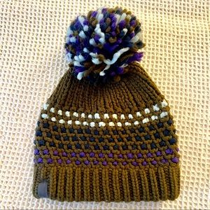 Arc’teryx Fernie toque - womens pom Pom beanie hat olive green